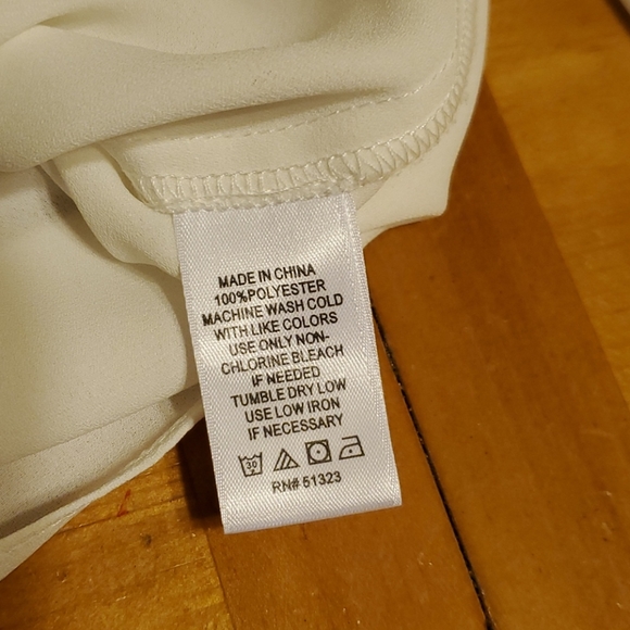 1. STATE White long selves blouses  size small - Picture 5 of 6